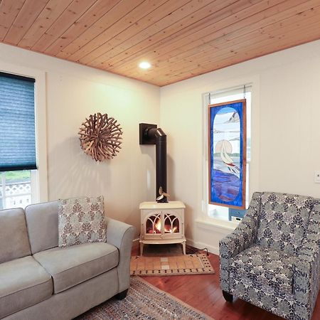 Enchanted Cottages By The Sea Seaview Екстериор снимка