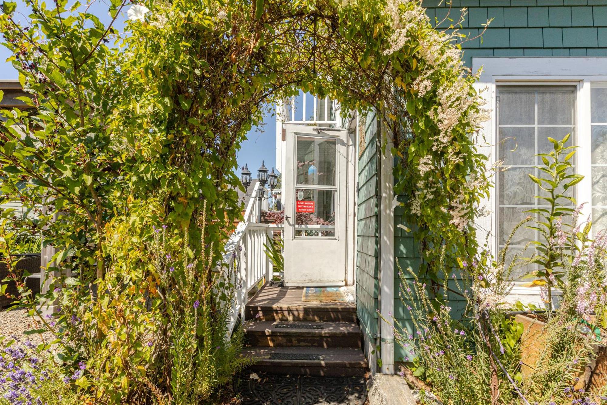 Enchanted Cottages By The Sea Seaview Екстериор снимка