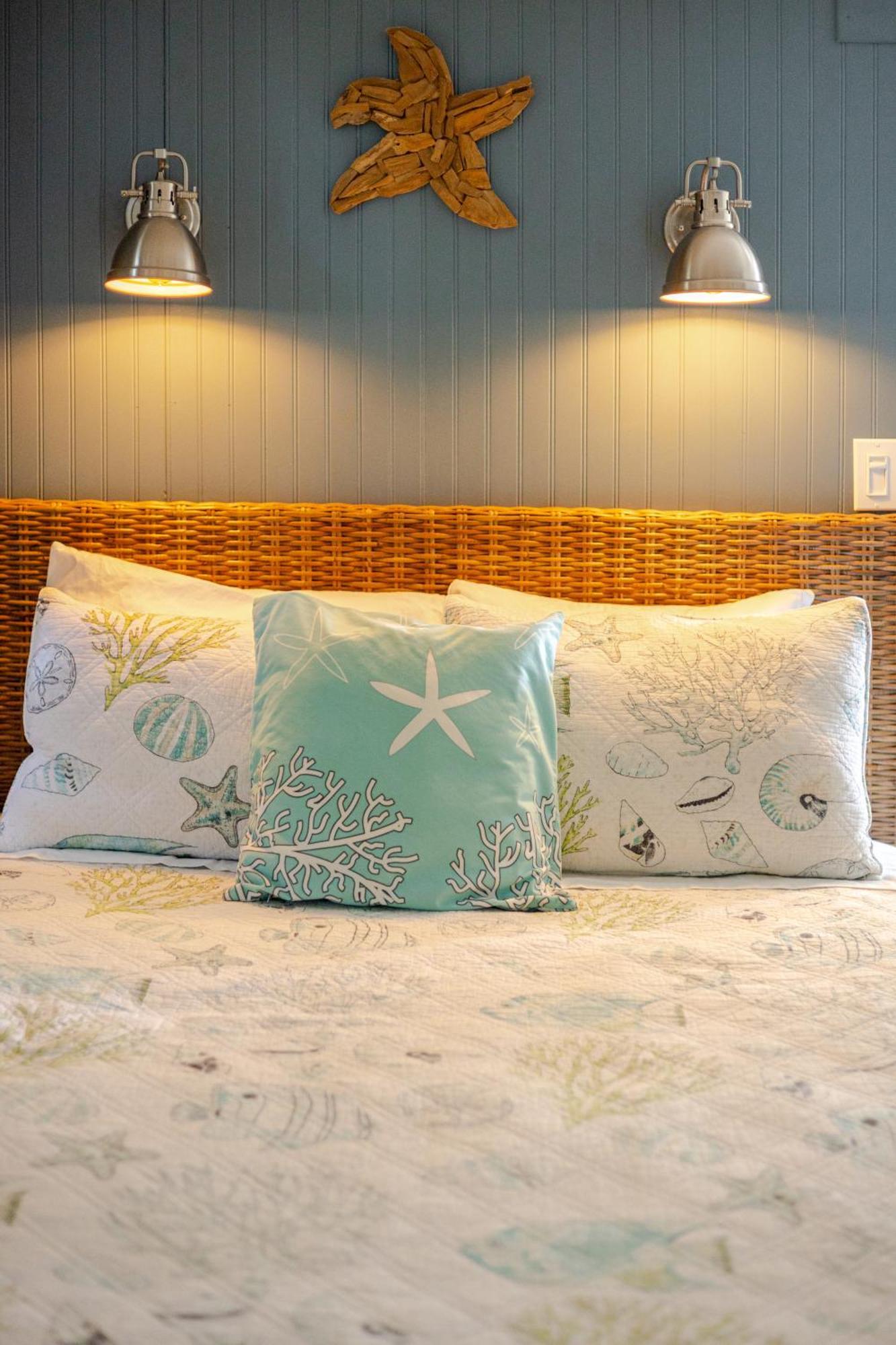 Enchanted Cottages By The Sea Seaview Екстериор снимка